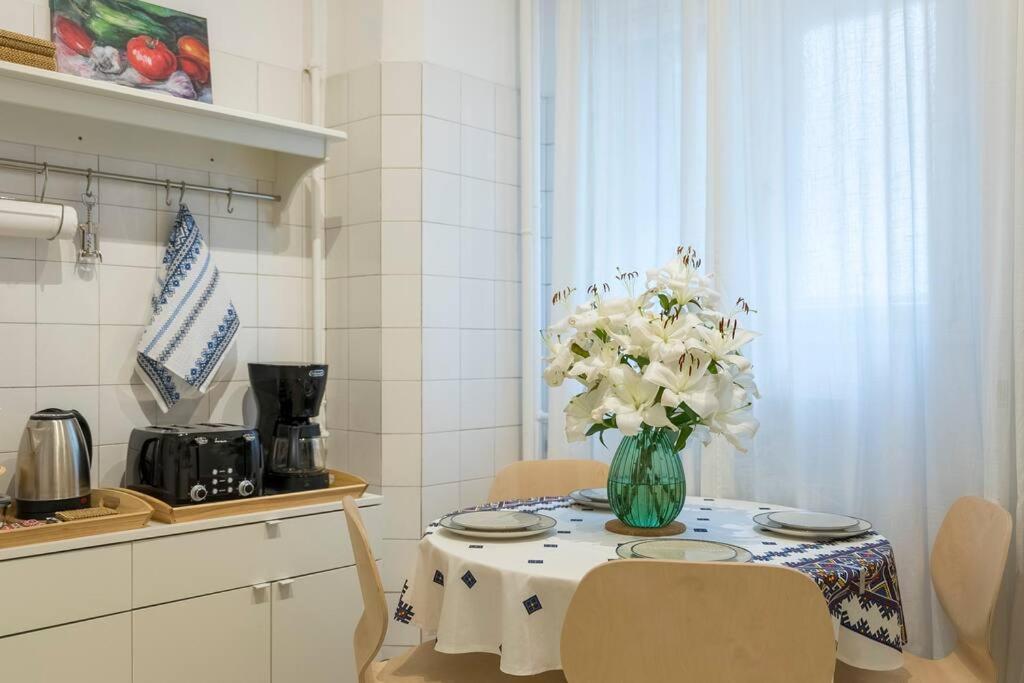 Ultra-Central University Square Apartament Apartament ブカレスト エクステリア 写真