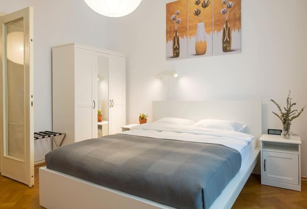 Ultra-Central University Square Apartament Apartament ブカレスト エクステリア 写真